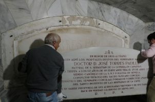 Exhumación de los restos del venerable padre Torres Padilla