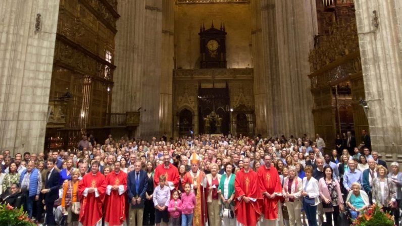 Monseñor Saiz agradece a los laicos diocesanos “el sentido y conciencia eclesial” durante la vigilia diocesana de Pentecostés